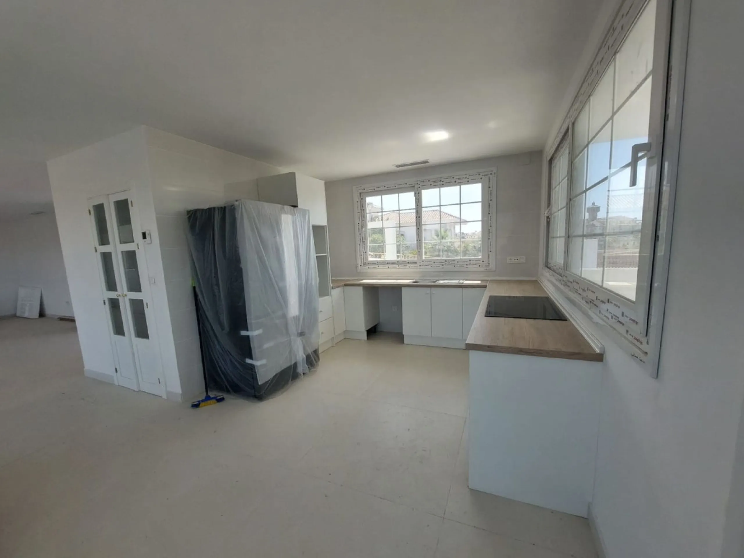 Brand new villa in a west orientated plot of 1073 sq mtrs in a quiet area in the heart of Mijas Golf,enjoying the magnificent views to the mountains and golf.