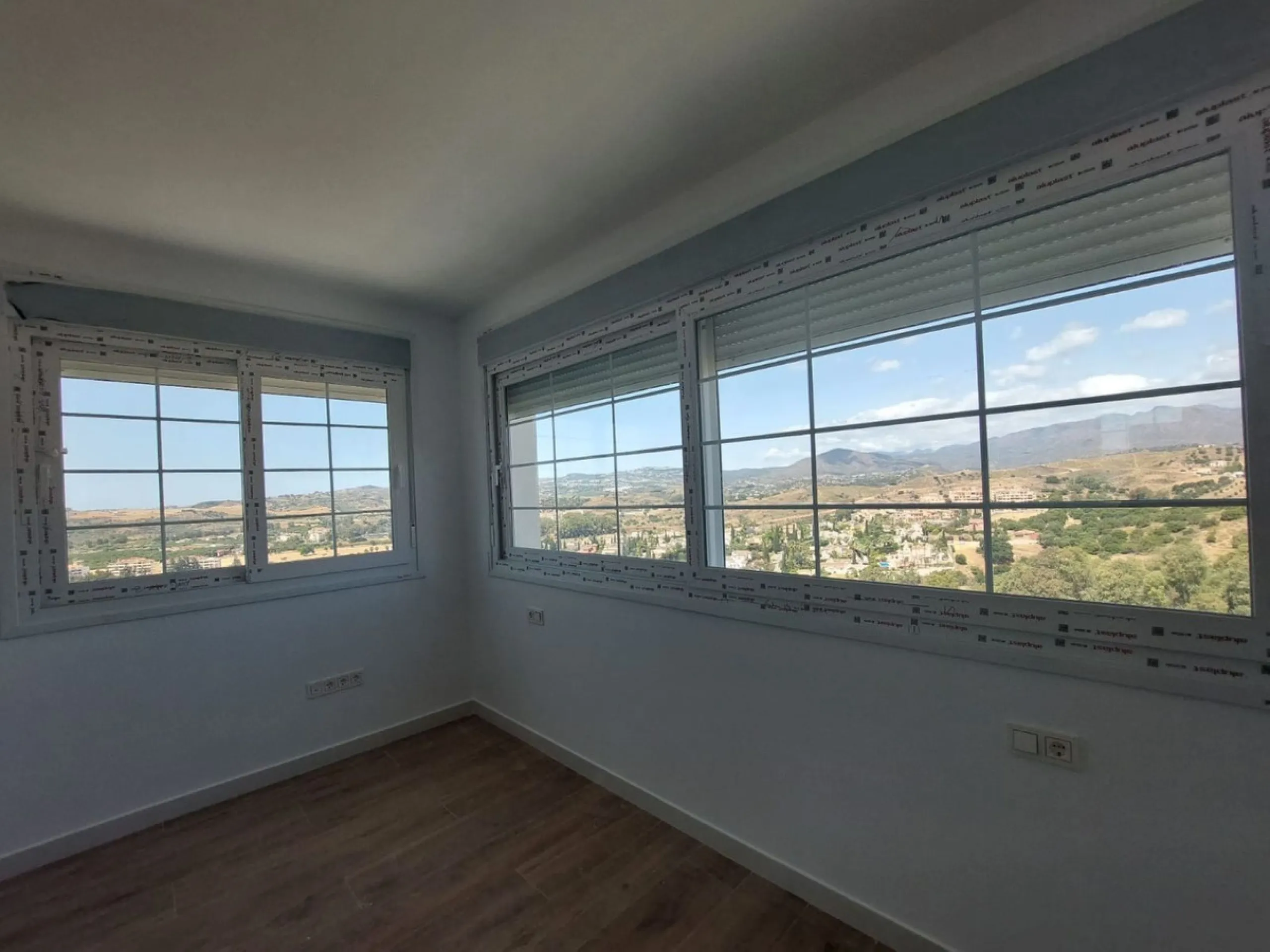 Brand new villa in a west orientated plot of 1073 sq mtrs in a quiet area in the heart of Mijas Golf,enjoying the magnificent views to the mountains and golf.