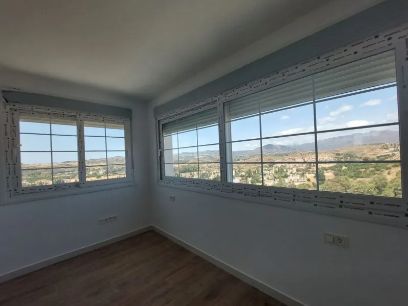 Brand new villa in a west orientated plot of 1073 sq mtrs in a quiet area in the heart of Mijas Golf,enjoying the magnificent views to the mountains and golf.