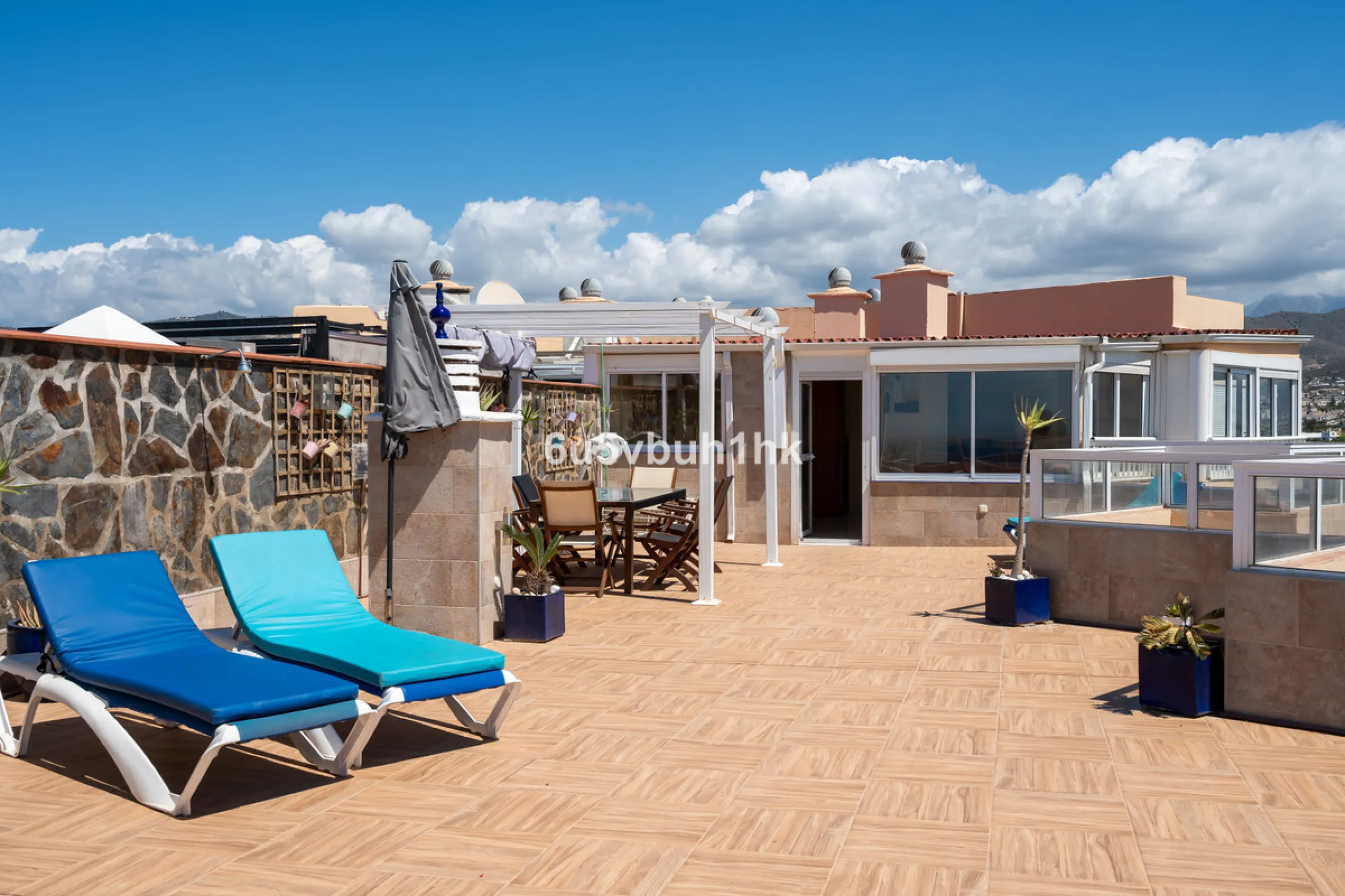 Apartment - Penthouse в продаже в Torrox, Málaga. В доме 3 спален и 2 ванных комнат. Площадь дома 137 м²