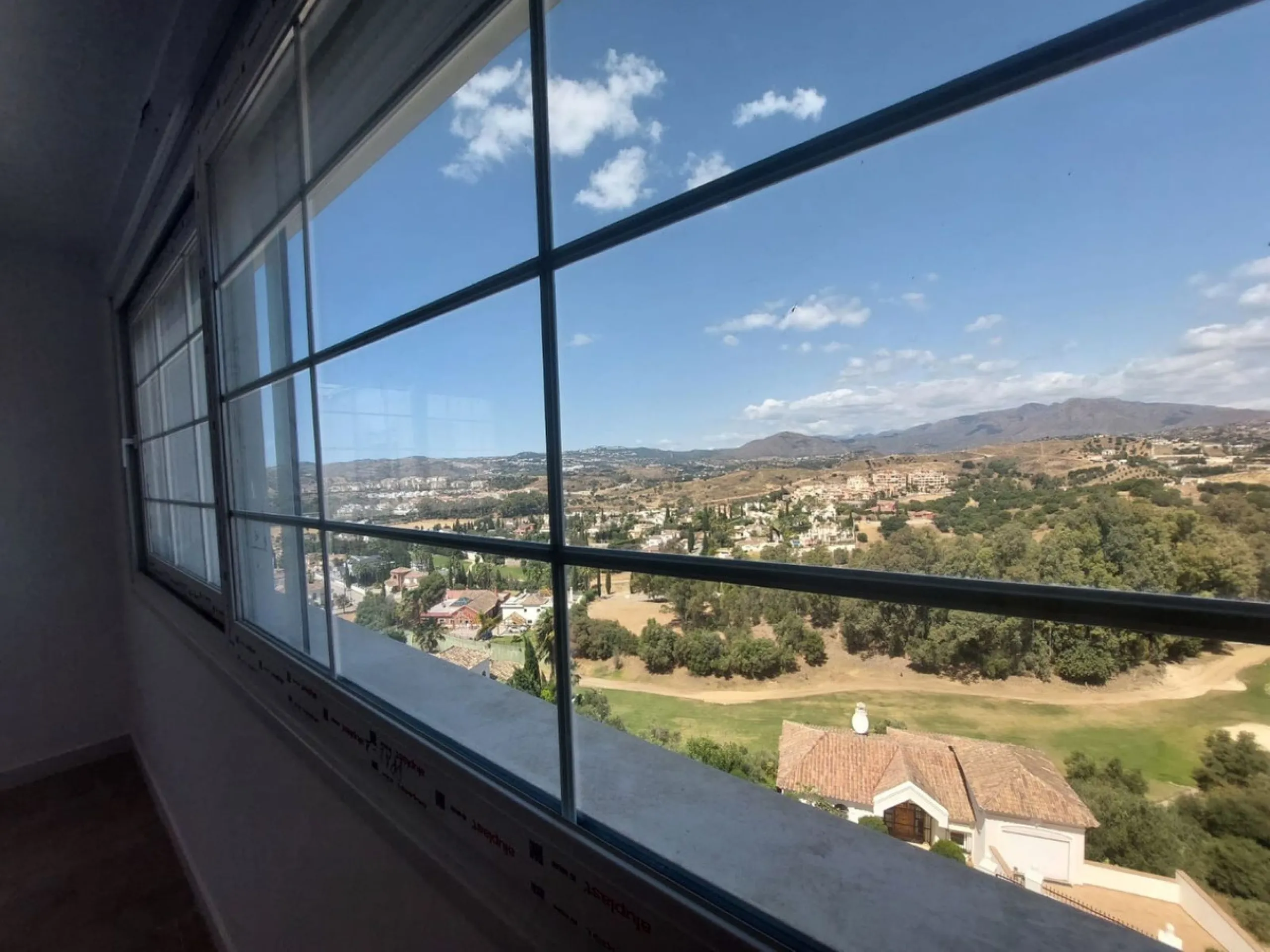 Brand new villa in a west orientated plot of 1073 sq mtrs in a quiet area in the heart of Mijas Golf,enjoying the magnificent views to the mountains and golf.