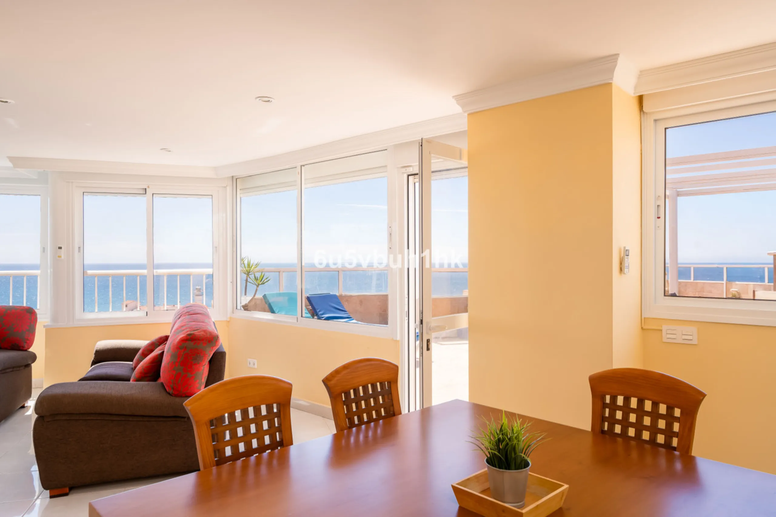 Apartment - Penthouse в продаже в Torrox, Málaga. В доме 3 спален и 2 ванных комнат. Площадь дома 137 м²
