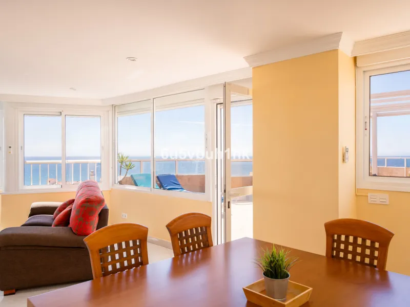 Apartment - Penthouse в продаже в Torrox, Málaga. В доме 3 спален и 2 ванных комнат. Площадь дома 137 м²