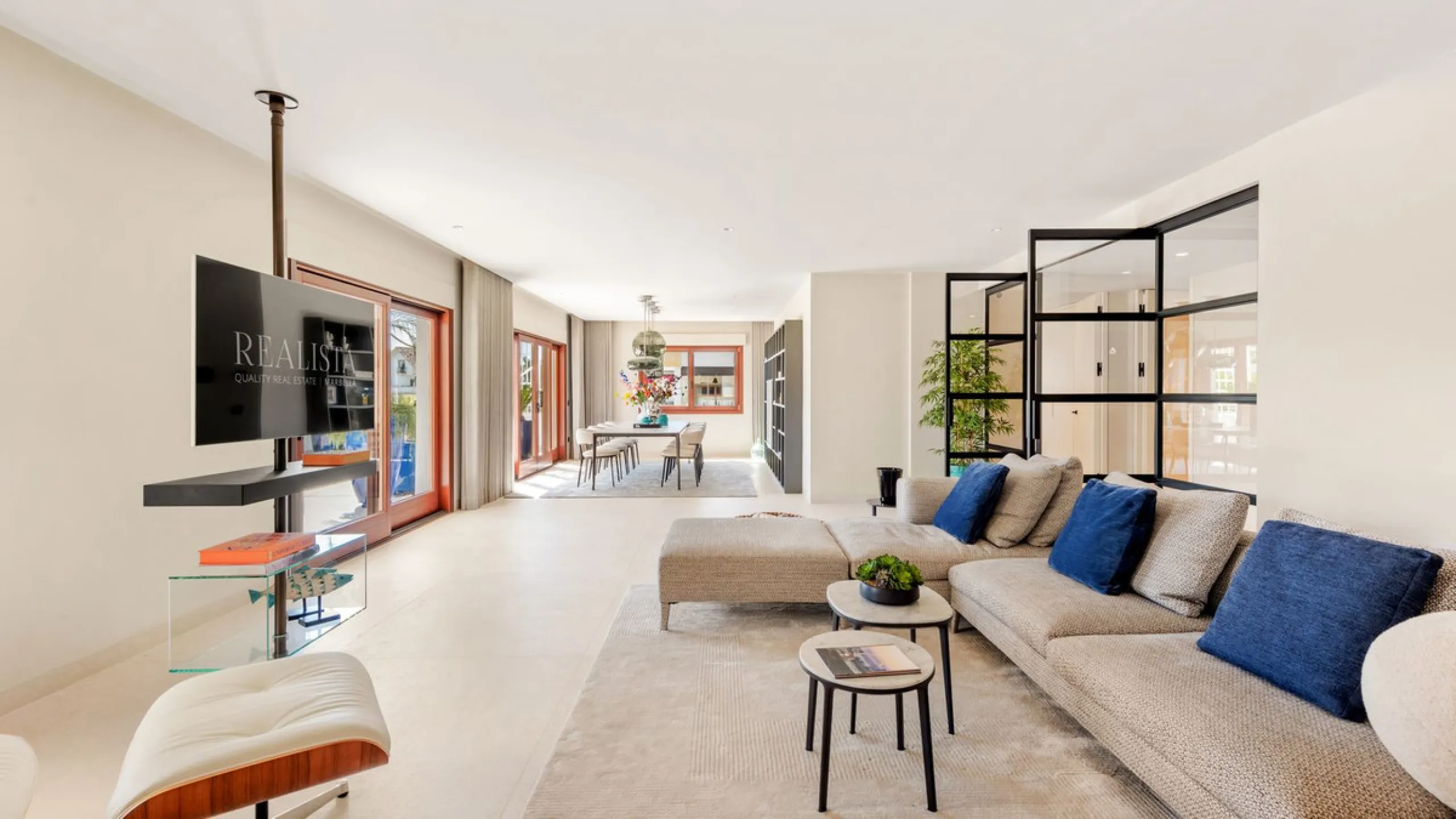 Fully refurbished luxury 4-bedroom penthouse on The Golden Mile, Marbella – Walking distance to Puente Romano and Marbella Club hotels