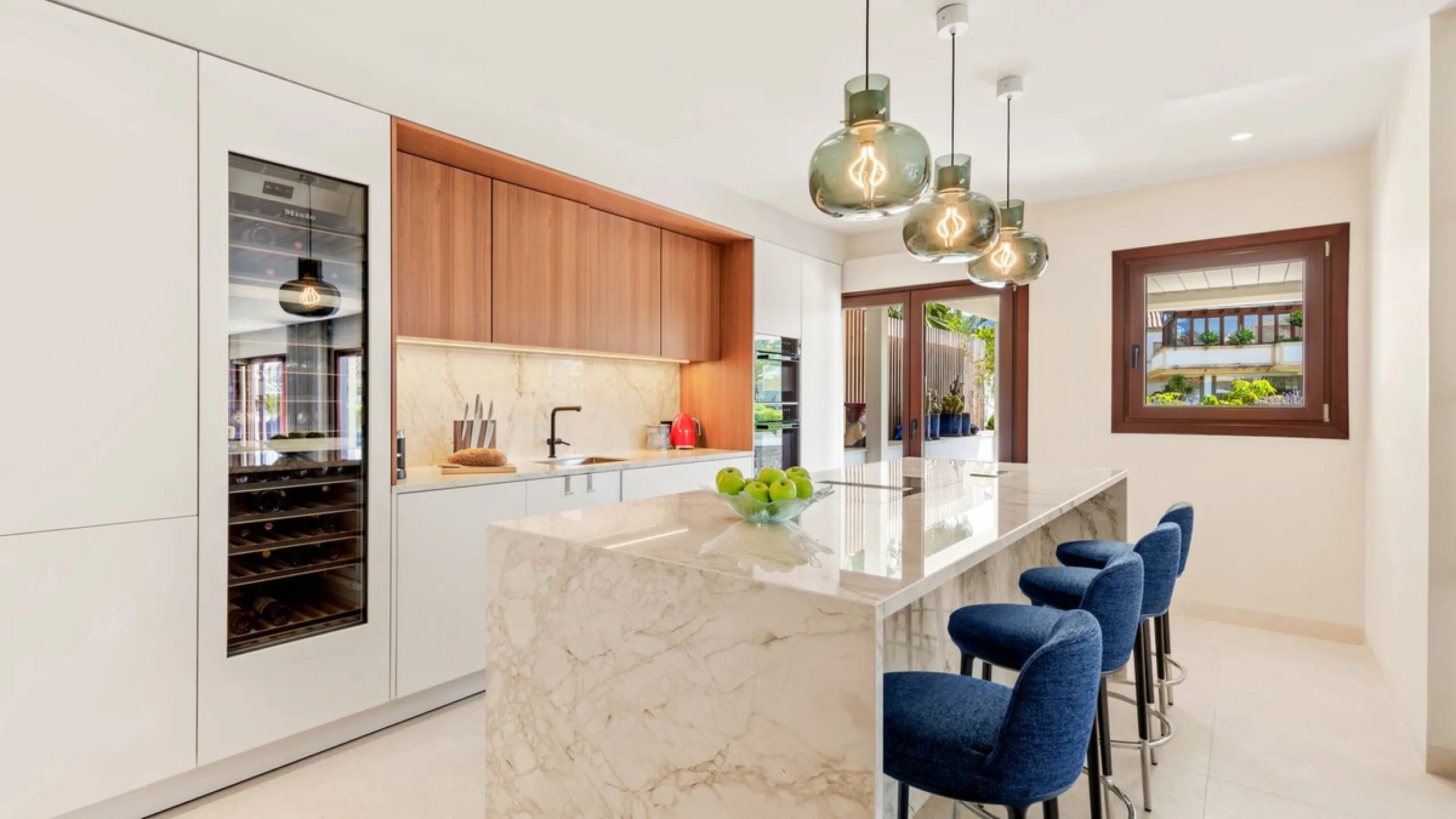 Fully refurbished luxury 4-bedroom penthouse on The Golden Mile, Marbella – Walking distance to Puente Romano and Marbella Club hotels