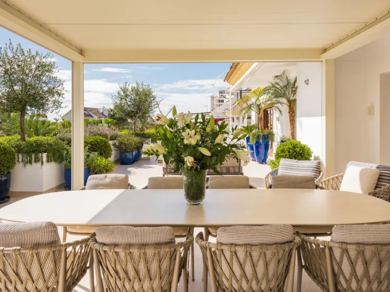 Fully refurbished luxury 4-bedroom penthouse on The Golden Mile, Marbella – Walking distance to Puente Romano and Marbella Club hotels