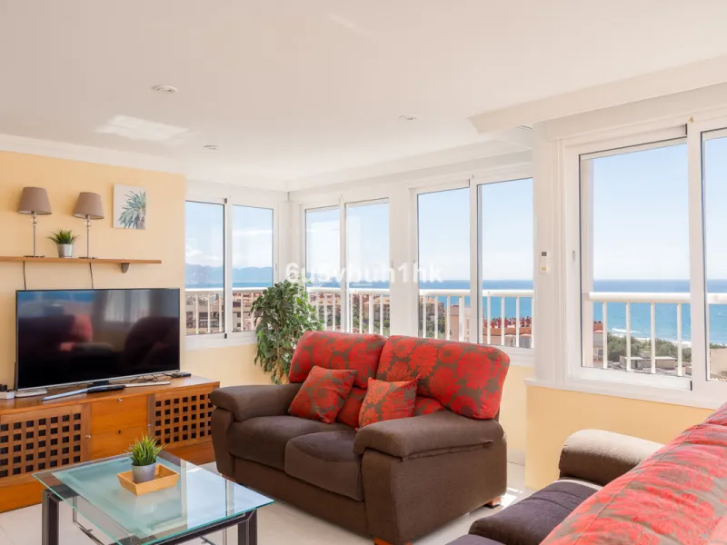Apartment - Penthouse в продаже в Torrox, Málaga. В доме 3 спален и 2 ванных комнат. Площадь дома 137 м²