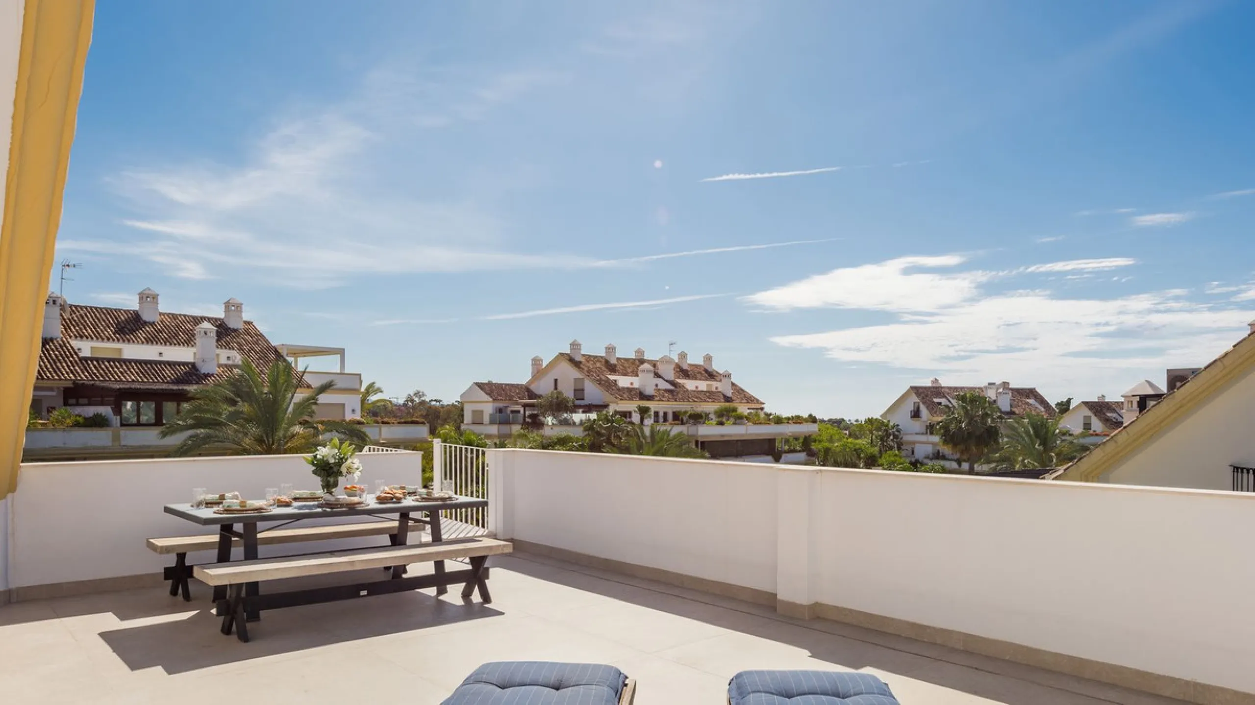 Fully refurbished luxury 4-bedroom penthouse on The Golden Mile, Marbella – Walking distance to Puente Romano and Marbella Club hotels