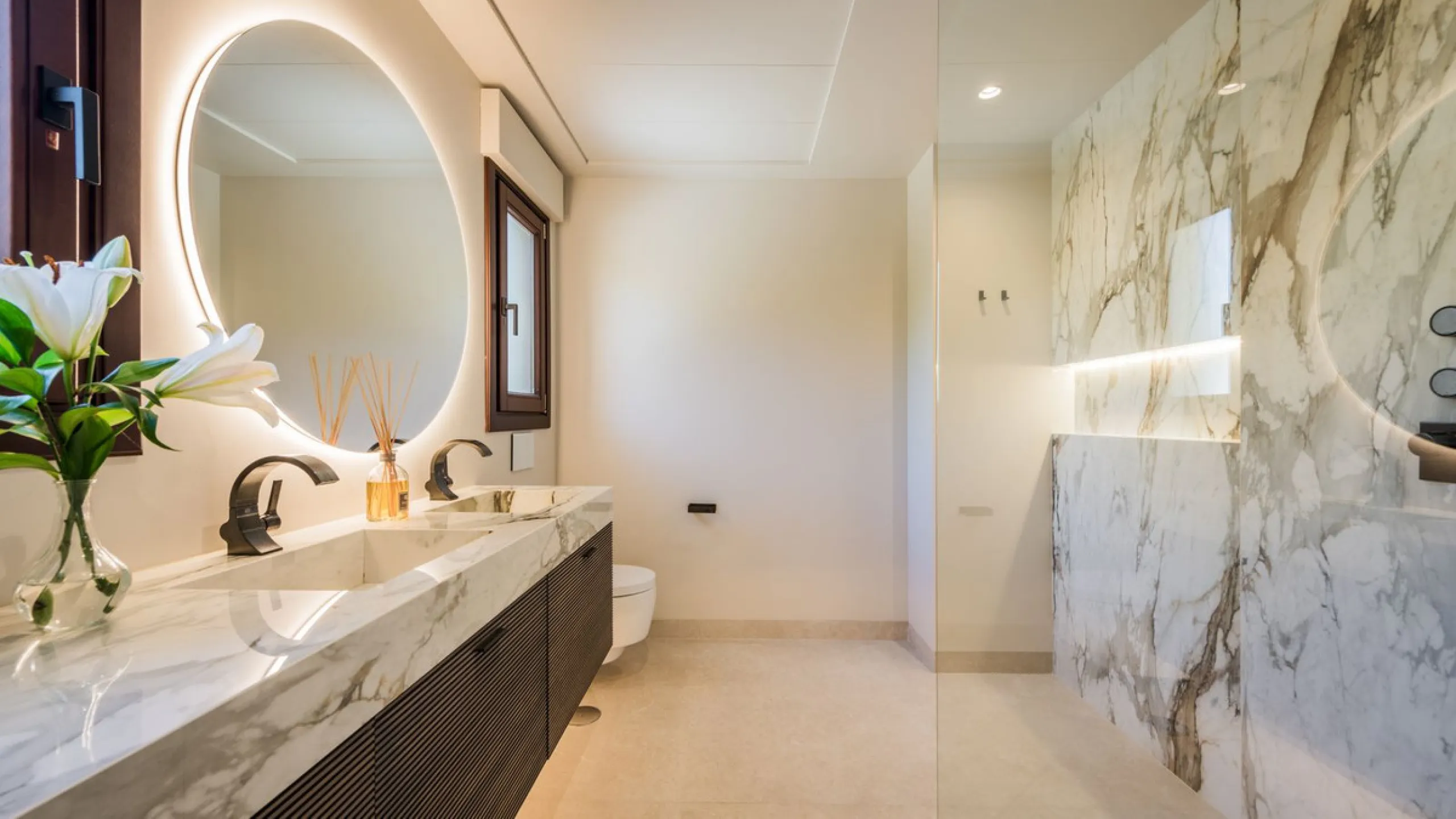 Fully refurbished luxury 4-bedroom penthouse on The Golden Mile, Marbella – Walking distance to Puente Romano and Marbella Club hotels