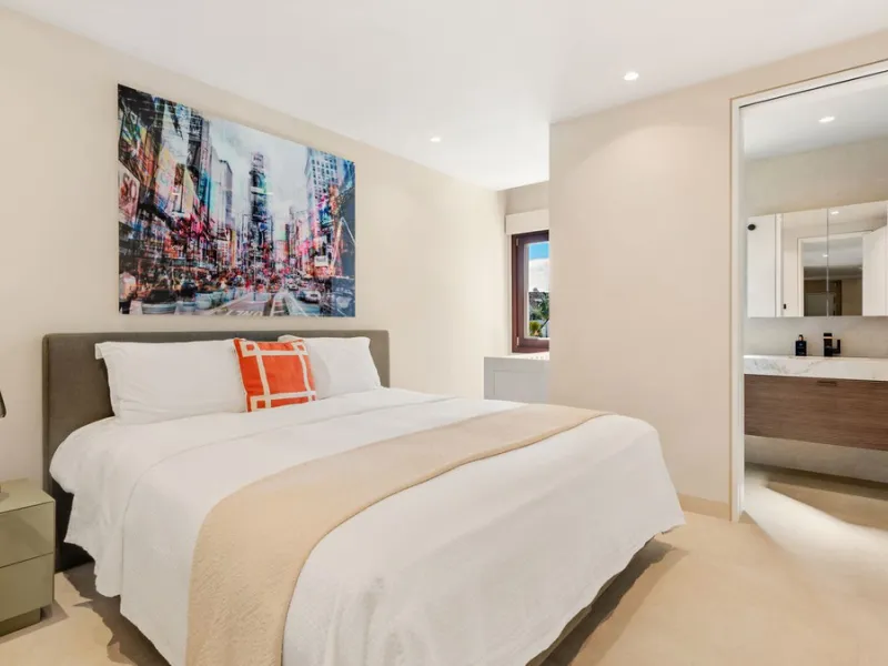 Fully refurbished luxury 4-bedroom penthouse on The Golden Mile, Marbella – Walking distance to Puente Romano and Marbella Club hotels