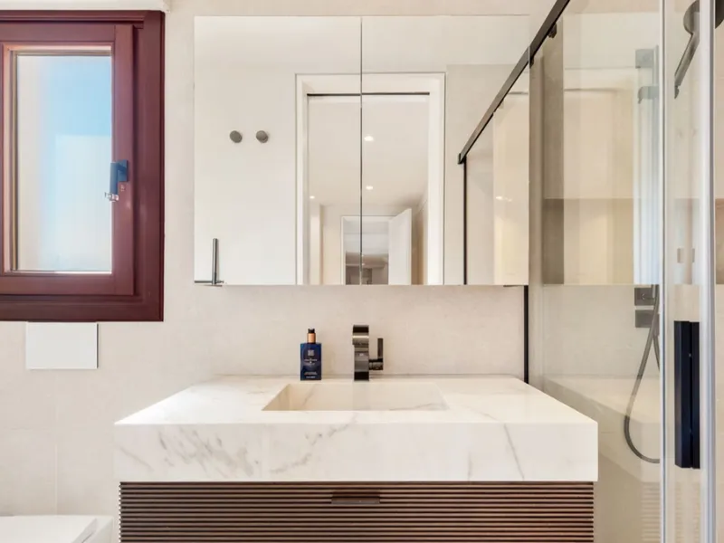 Fully refurbished luxury 4-bedroom penthouse on The Golden Mile, Marbella – Walking distance to Puente Romano and Marbella Club hotels