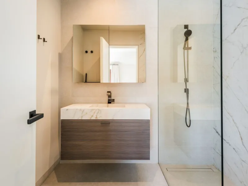 Fully refurbished luxury 4-bedroom penthouse on The Golden Mile, Marbella – Walking distance to Puente Romano and Marbella Club hotels