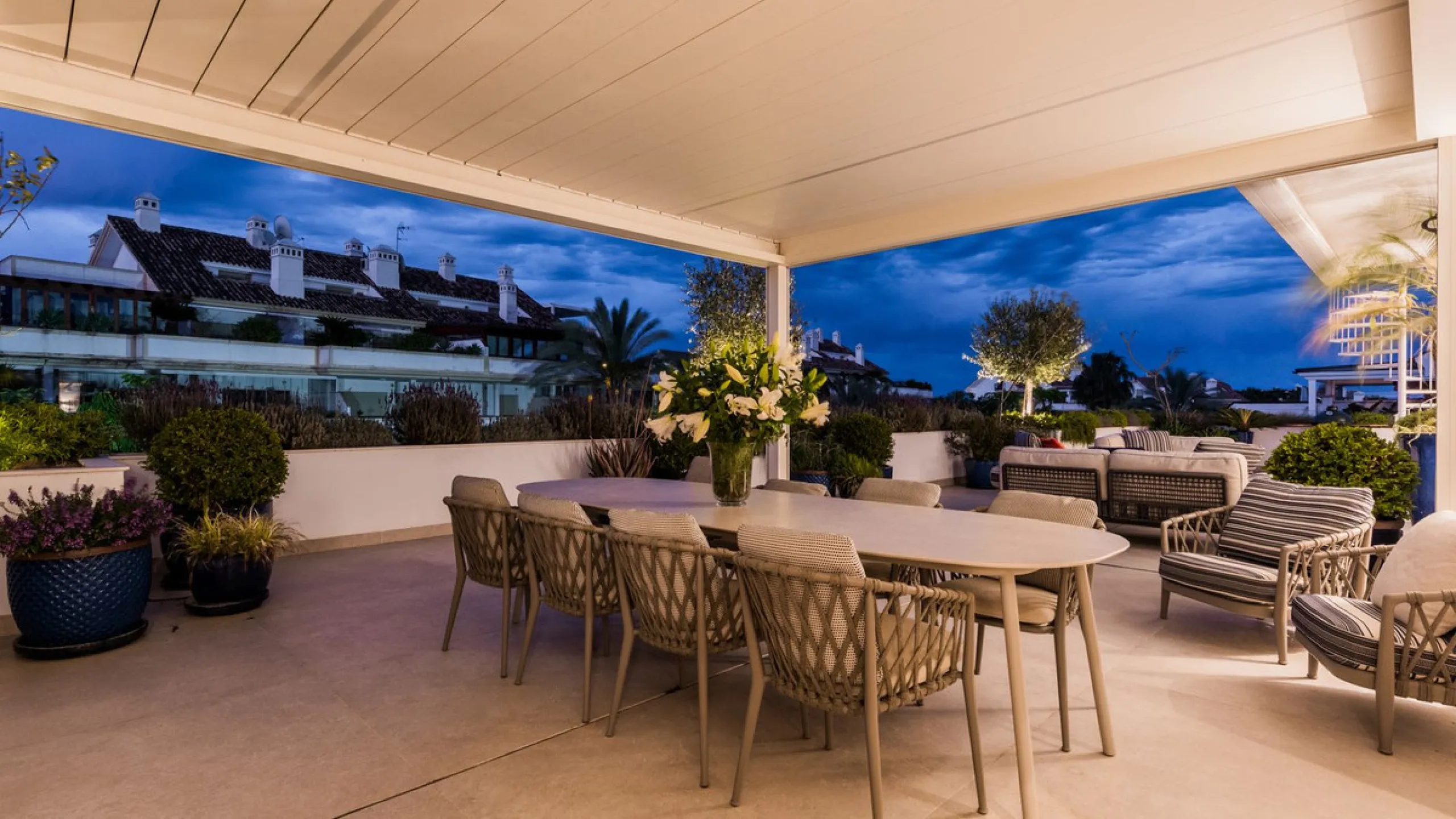 Fully refurbished luxury 4-bedroom penthouse on The Golden Mile, Marbella – Walking distance to Puente Romano and Marbella Club hotels