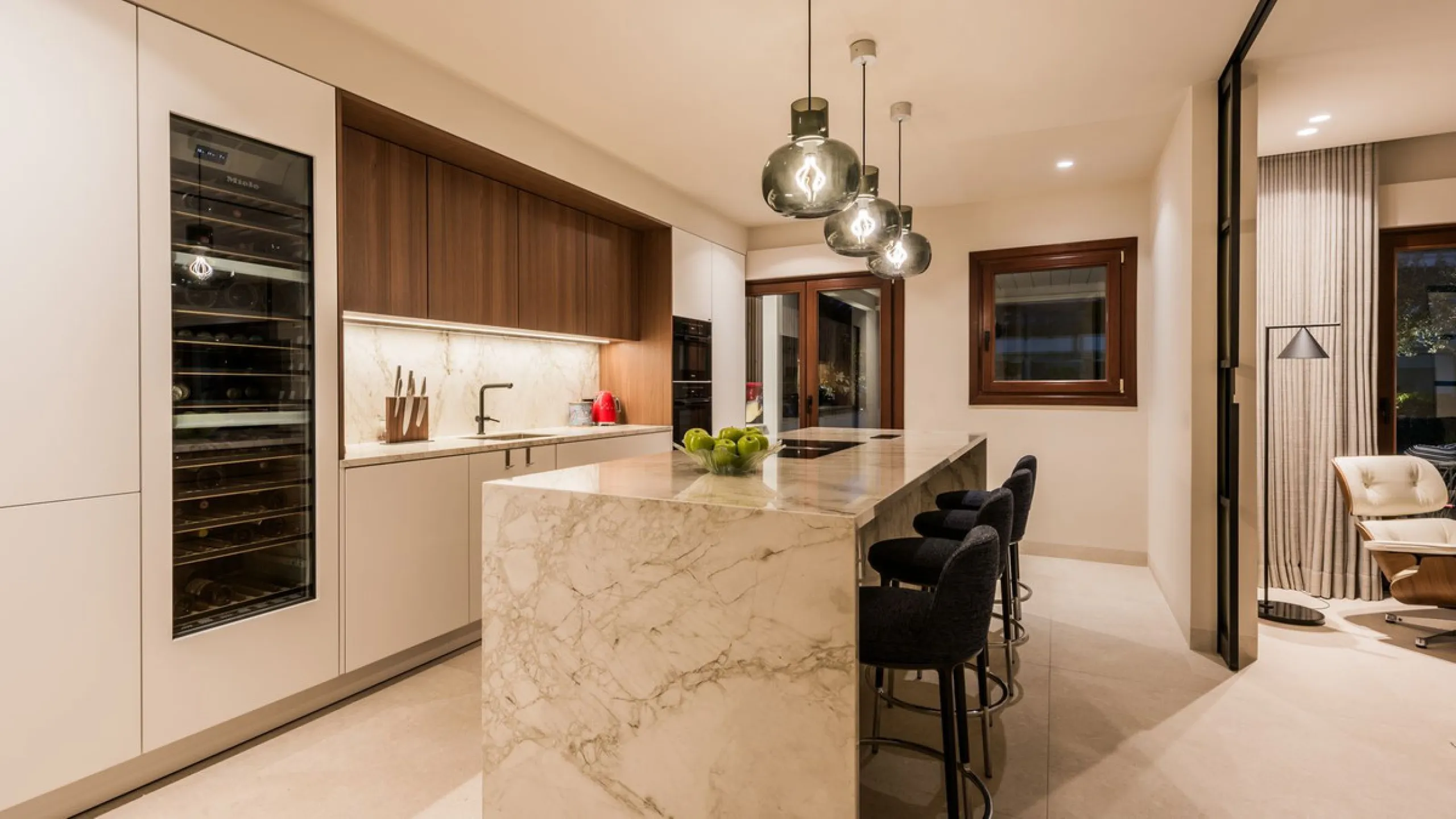 Fully refurbished luxury 4-bedroom penthouse on The Golden Mile, Marbella – Walking distance to Puente Romano and Marbella Club hotels