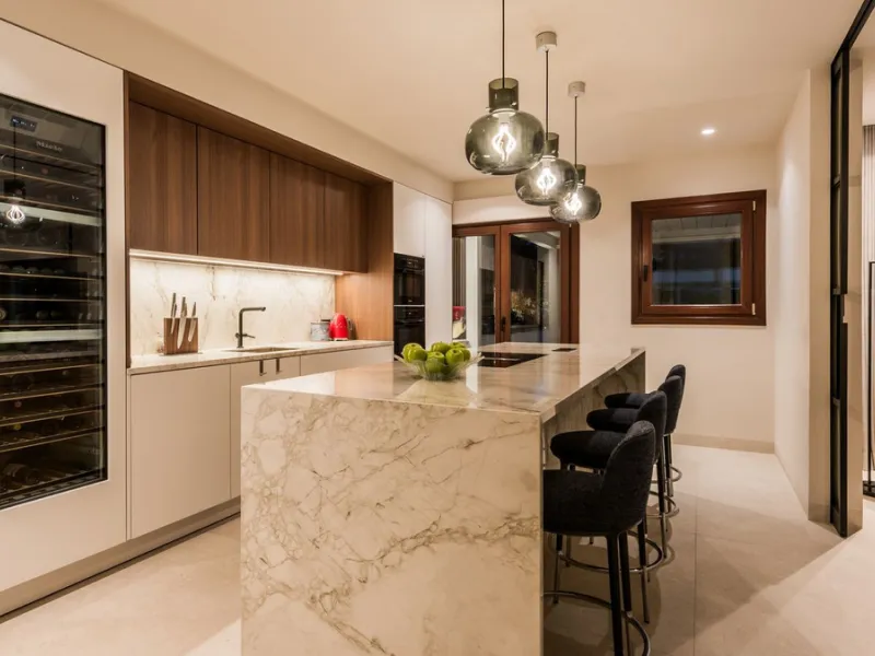 Fully refurbished luxury 4-bedroom penthouse on The Golden Mile, Marbella – Walking distance to Puente Romano and Marbella Club hotels
