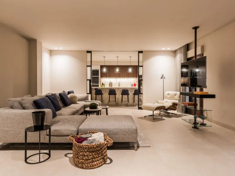 Fully refurbished luxury 4-bedroom penthouse on The Golden Mile, Marbella – Walking distance to Puente Romano and Marbella Club hotels