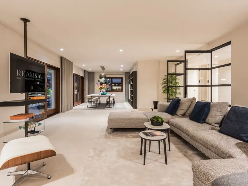 Fully refurbished luxury 4-bedroom penthouse on The Golden Mile, Marbella – Walking distance to Puente Romano and Marbella Club hotels