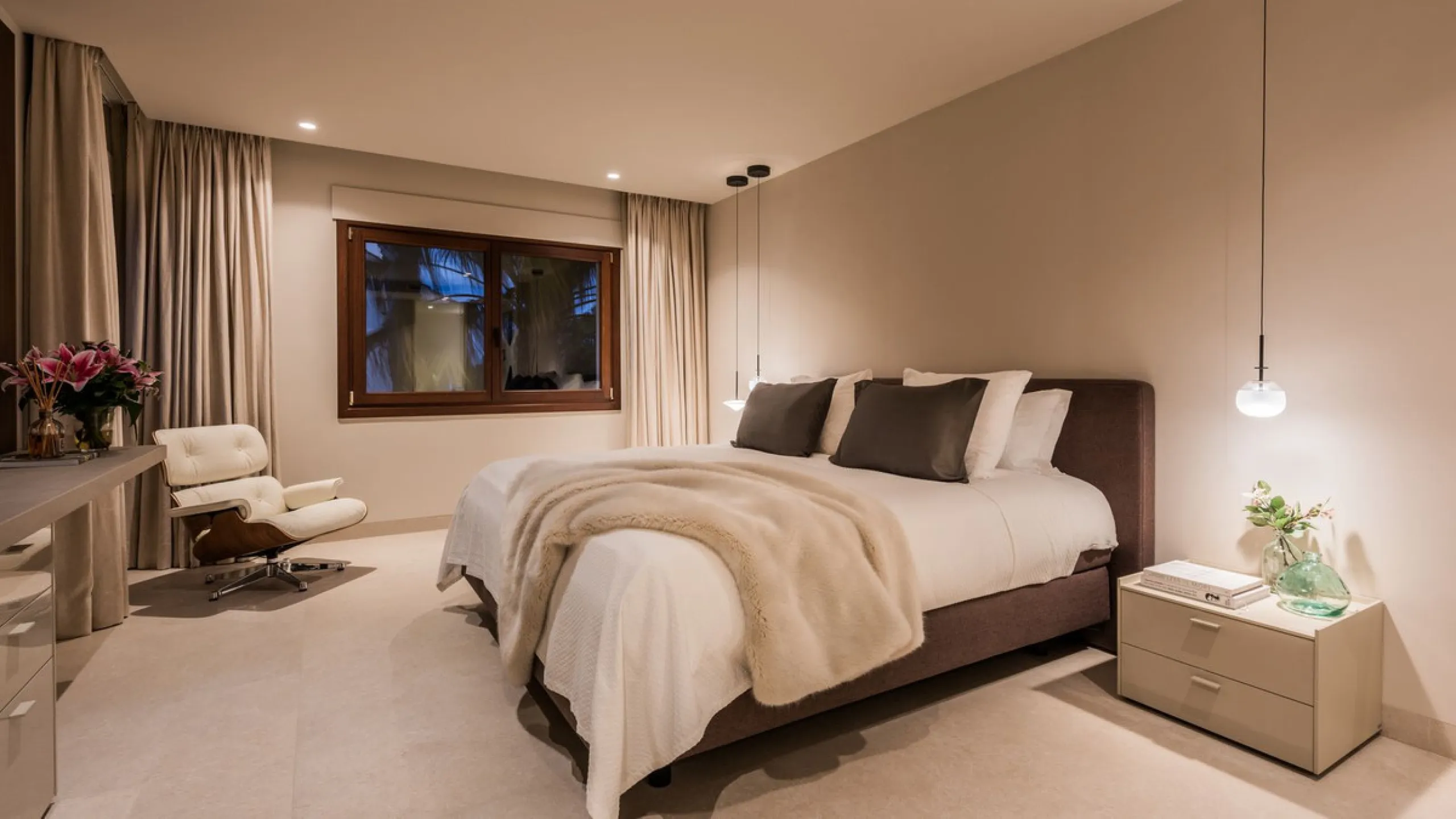 Fully refurbished luxury 4-bedroom penthouse on The Golden Mile, Marbella – Walking distance to Puente Romano and Marbella Club hotels