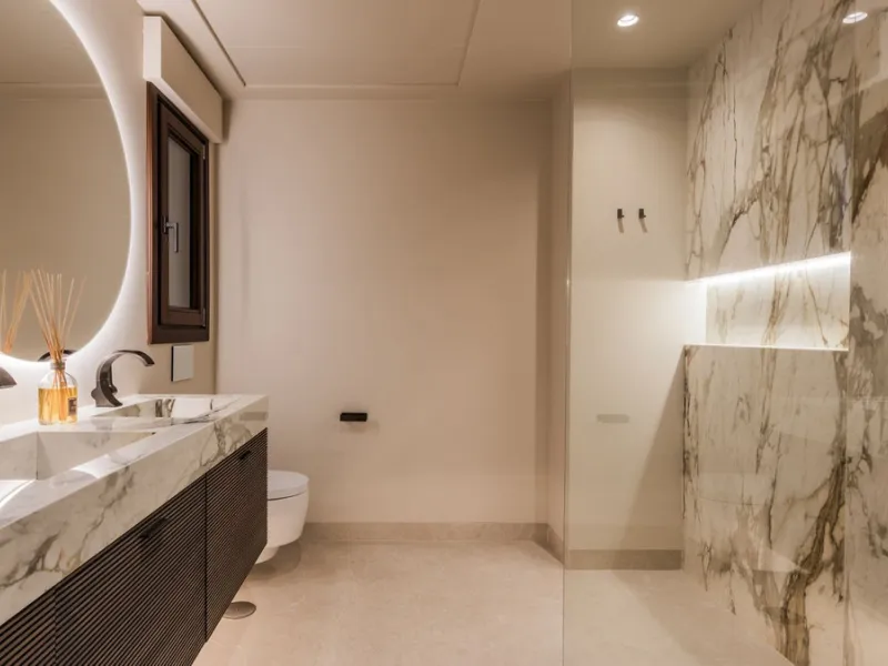 Fully refurbished luxury 4-bedroom penthouse on The Golden Mile, Marbella – Walking distance to Puente Romano and Marbella Club hotels