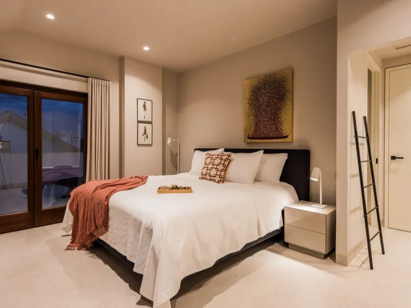 Fully refurbished luxury 4-bedroom penthouse on The Golden Mile, Marbella – Walking distance to Puente Romano and Marbella Club hotels