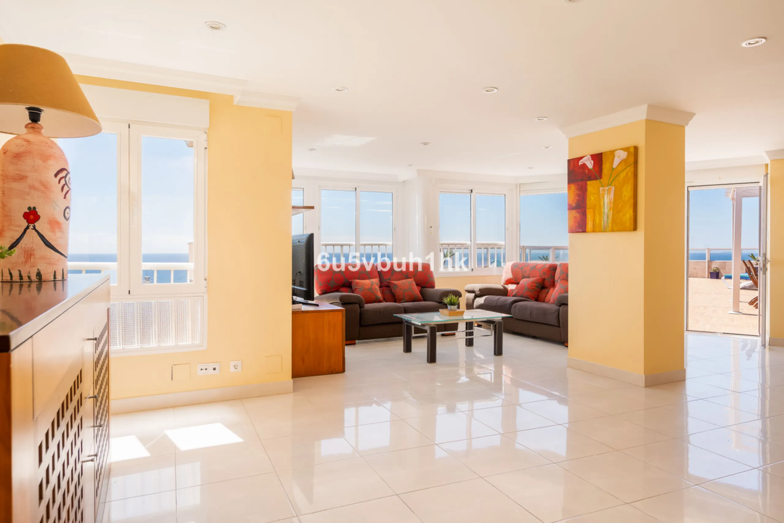 Apartment - Penthouse в продаже в Torrox, Málaga. В доме 3 спален и 2 ванных комнат. Площадь дома 137 м²