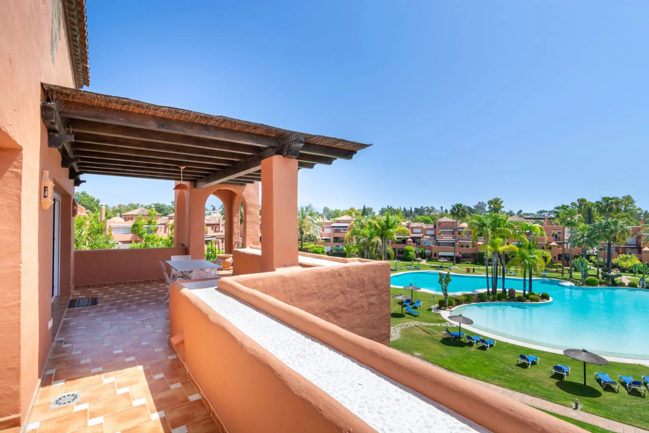 Come and see this super-sized apartment.....Great location: A very large and reformed top floor apartment in an urbanisation that boasts the largest pool in Marbella!