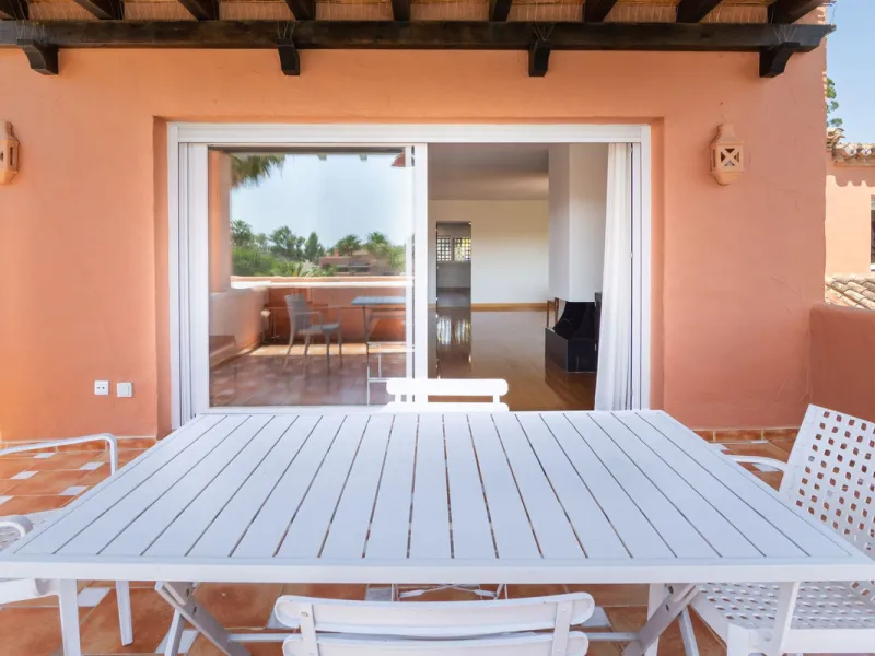 Come and see this super-sized apartment.....Great location: A very large and reformed top floor apartment in an urbanisation that boasts the largest pool in Marbella!