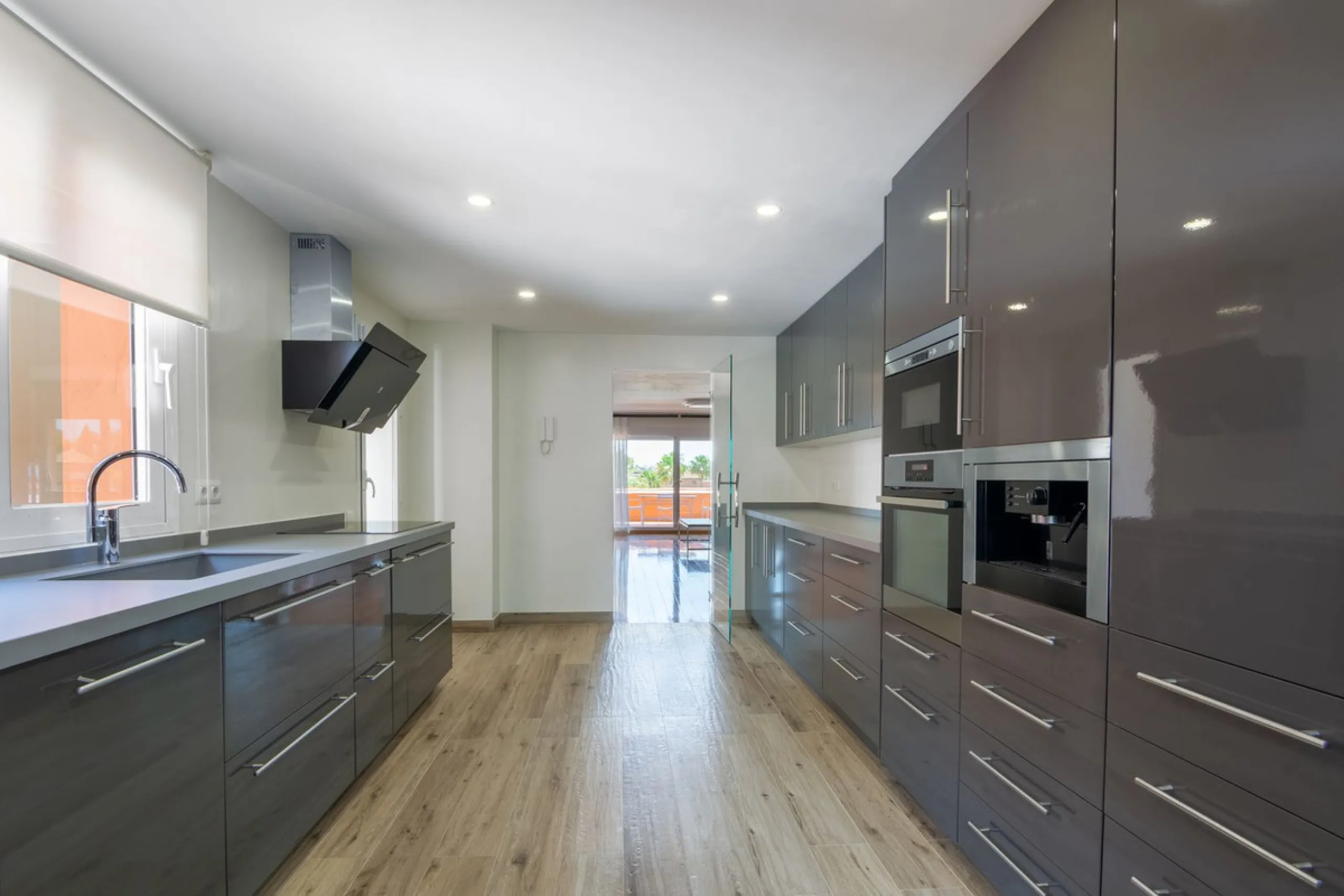 Come and see this super-sized apartment.....Great location: A very large and reformed top floor apartment in an urbanisation that boasts the largest pool in Marbella!
