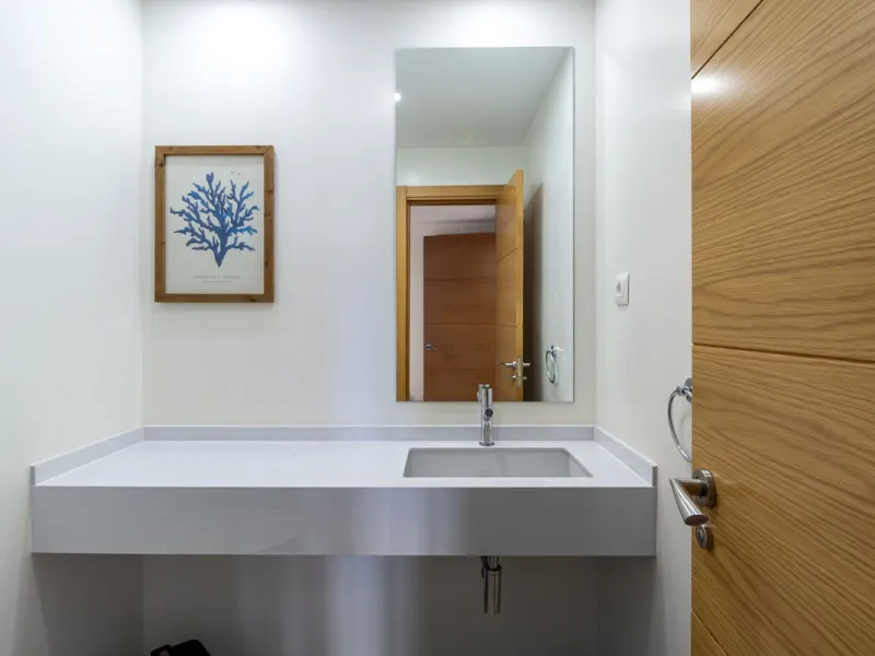 Come and see this super-sized apartment.....Great location: A very large and reformed top floor apartment in an urbanisation that boasts the largest pool in Marbella!