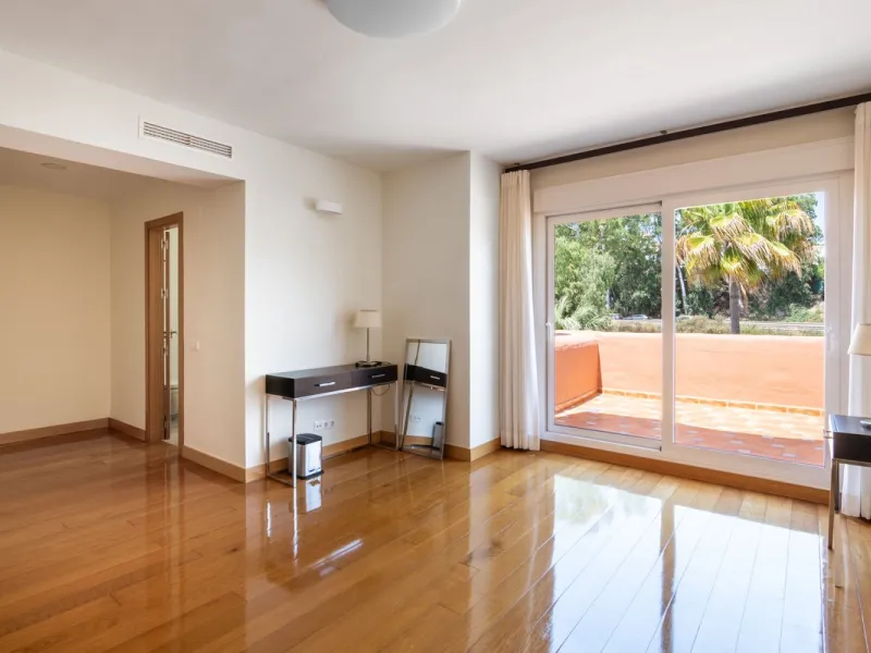 Come and see this super-sized apartment.....Great location: A very large and reformed top floor apartment in an urbanisation that boasts the largest pool in Marbella!