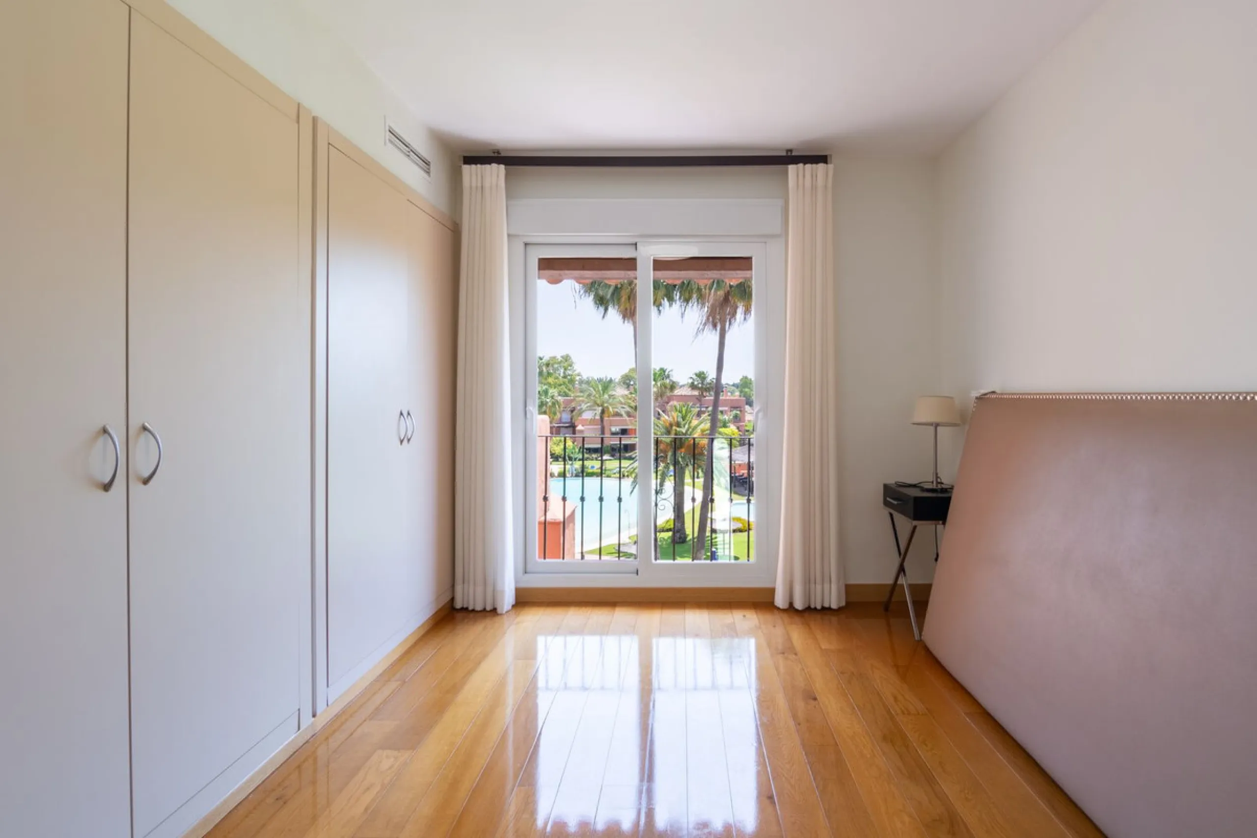 Come and see this super-sized apartment.....Great location: A very large and reformed top floor apartment in an urbanisation that boasts the largest pool in Marbella!