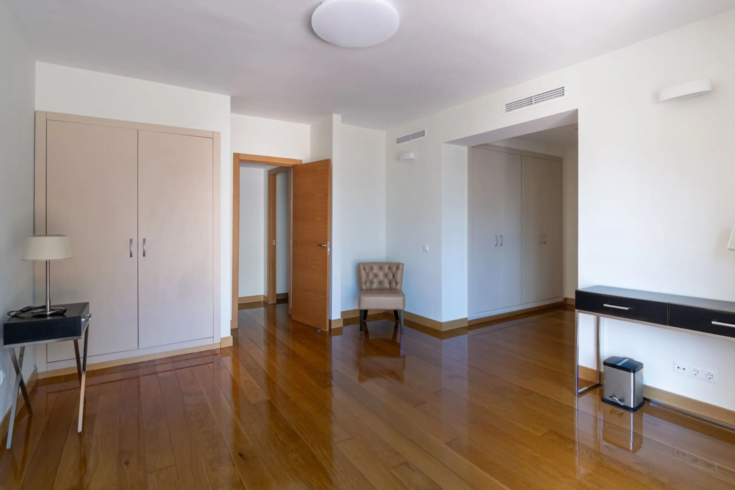 Come and see this super-sized apartment.....Great location: A very large and reformed top floor apartment in an urbanisation that boasts the largest pool in Marbella!