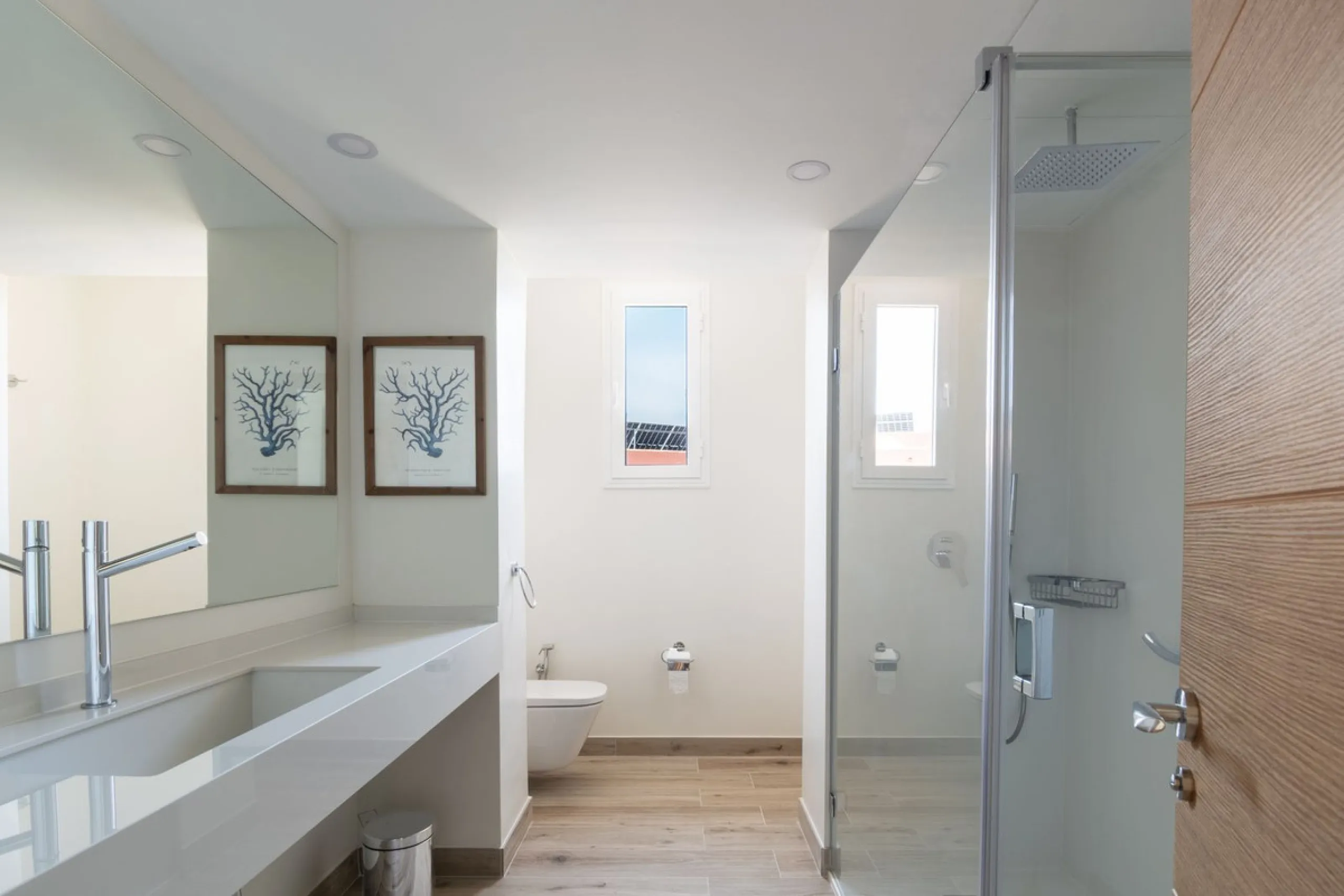 Come and see this super-sized apartment.....Great location: A very large and reformed top floor apartment in an urbanisation that boasts the largest pool in Marbella!