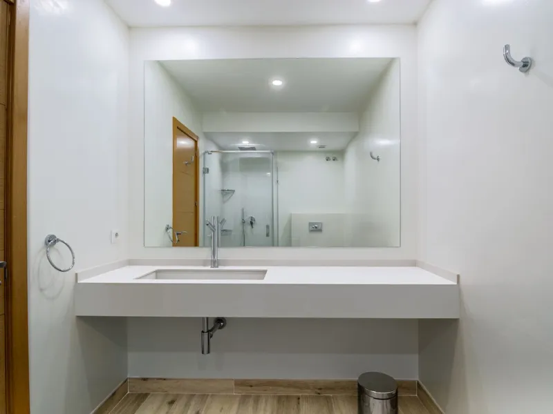 Come and see this super-sized apartment.....Great location: A very large and reformed top floor apartment in an urbanisation that boasts the largest pool in Marbella!
