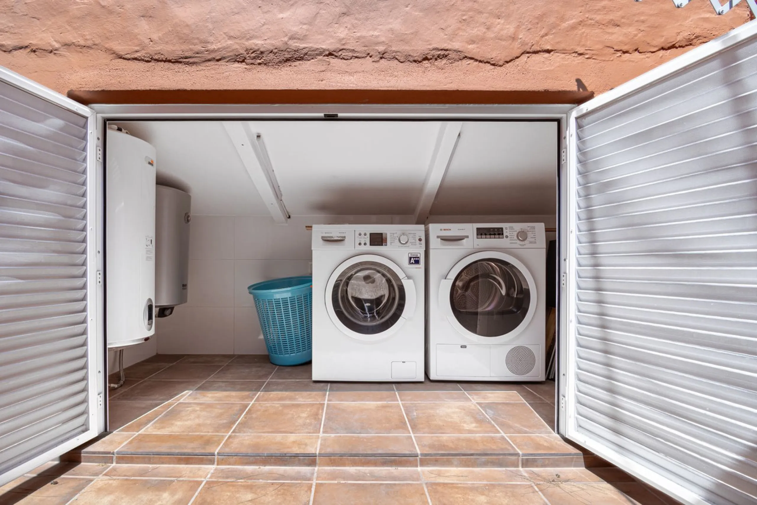 Come and see this super-sized apartment.....Great location: A very large and reformed top floor apartment in an urbanisation that boasts the largest pool in Marbella!