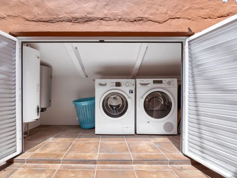 Come and see this super-sized apartment.....Great location: A very large and reformed top floor apartment in an urbanisation that boasts the largest pool in Marbella!