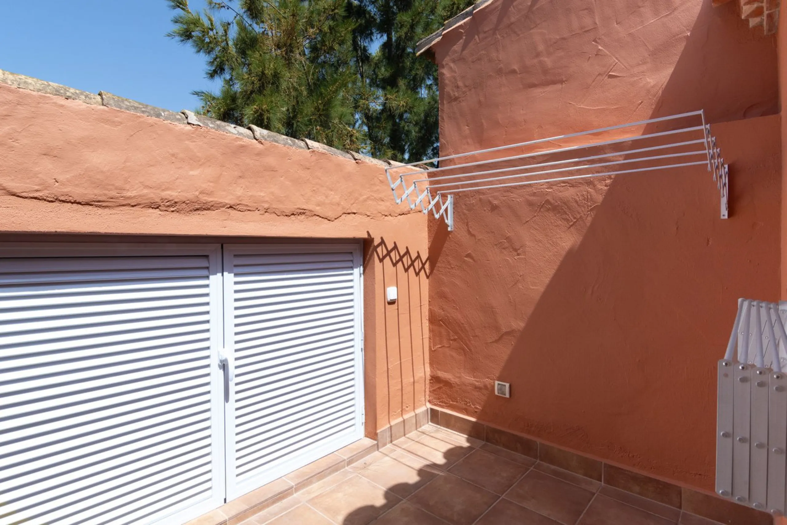 Come and see this super-sized apartment.....Great location: A very large and reformed top floor apartment in an urbanisation that boasts the largest pool in Marbella!