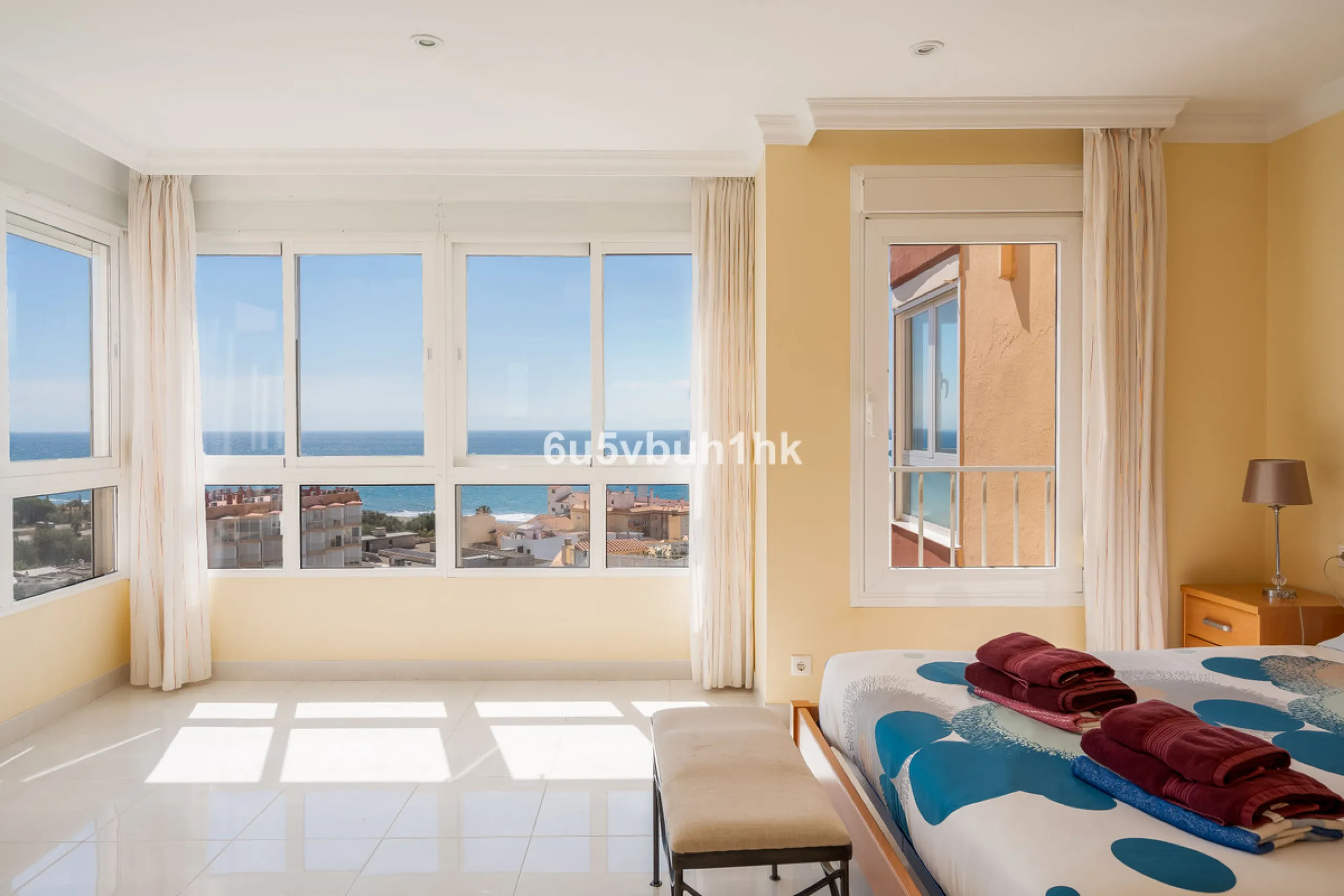 Apartment - Penthouse в продаже в Torrox, Málaga. В доме 3 спален и 2 ванных комнат. Площадь дома 137 м²