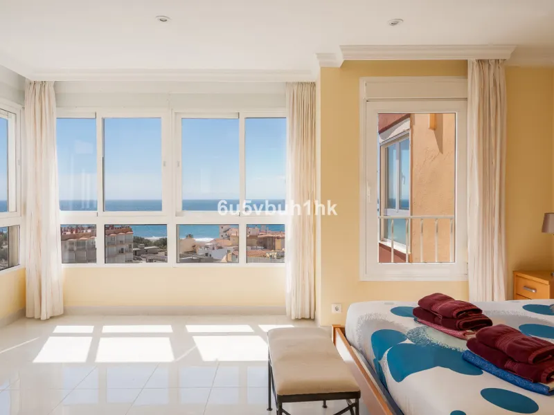 Apartment - Penthouse в продаже в Torrox, Málaga. В доме 3 спален и 2 ванных комнат. Площадь дома 137 м²