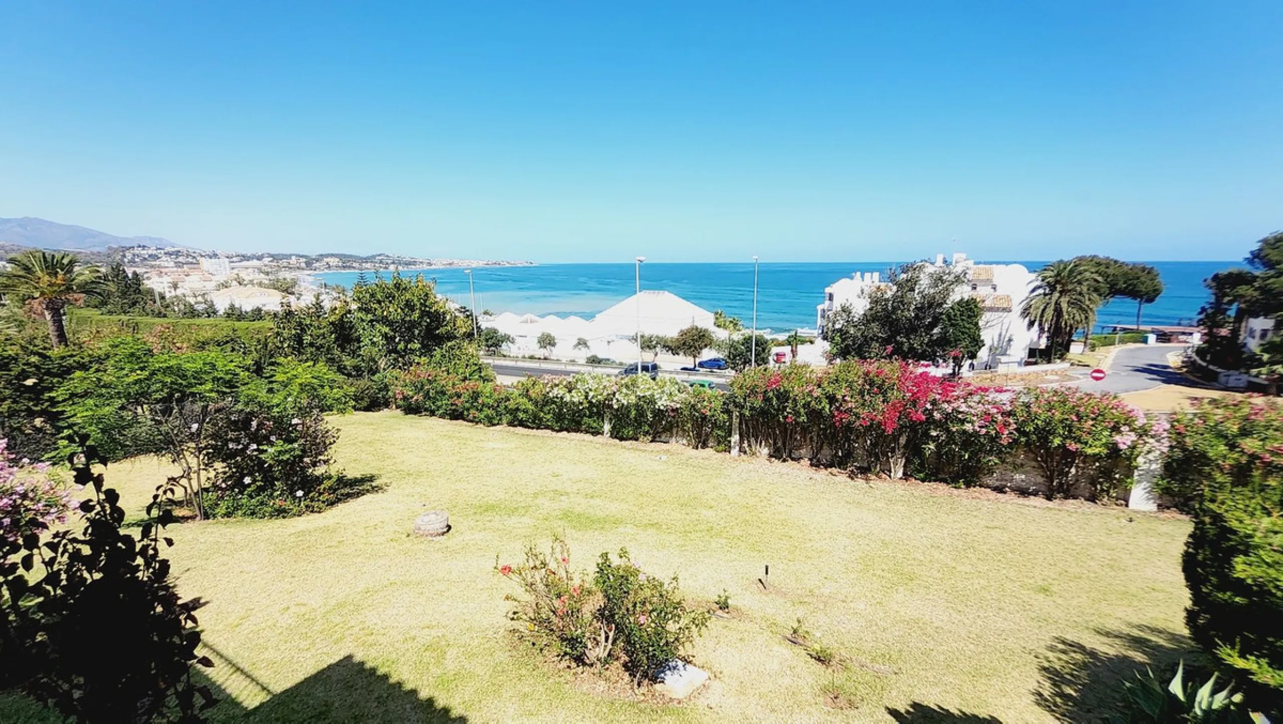 FULLY REFORMED DUPLEX APARTMENT. 2 BED 1 BATH..AMAZING VIEWS OF SEA & LA CALA COASTLINE. TORRENUEVA. TOURIST LICENCE IN PLACE.