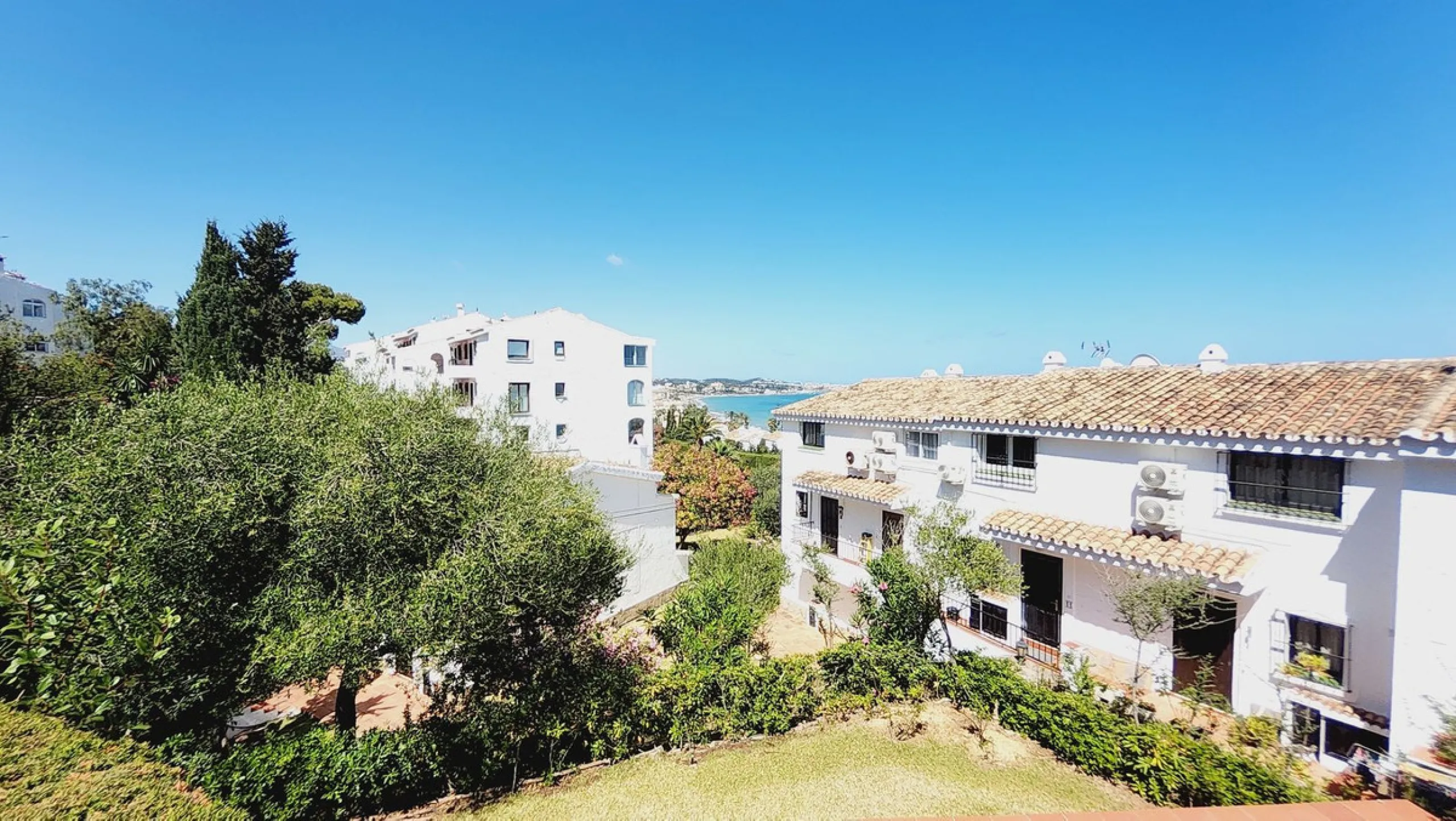 FULLY REFORMED DUPLEX APARTMENT. 2 BED 1 BATH..AMAZING VIEWS OF SEA & LA CALA COASTLINE. TORRENUEVA. TOURIST LICENCE IN PLACE.