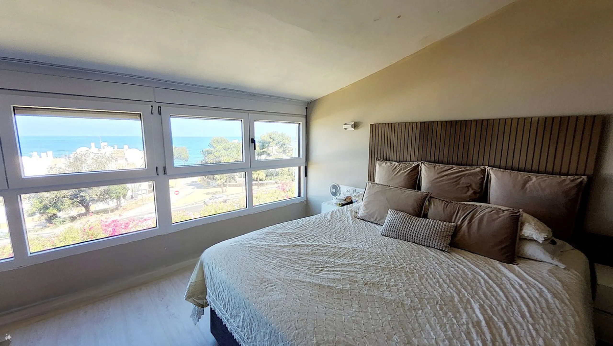 FULLY REFORMED DUPLEX APARTMENT. 2 BED 1 BATH..AMAZING VIEWS OF SEA & LA CALA COASTLINE. TORRENUEVA. TOURIST LICENCE IN PLACE.