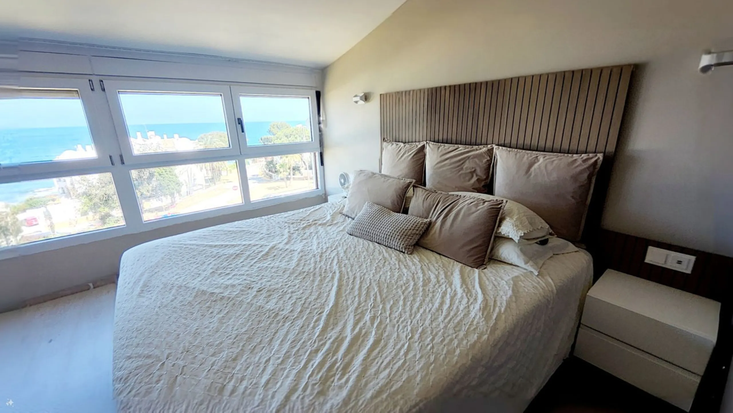 FULLY REFORMED DUPLEX APARTMENT. 2 BED 1 BATH..AMAZING VIEWS OF SEA & LA CALA COASTLINE. TORRENUEVA. TOURIST LICENCE IN PLACE.