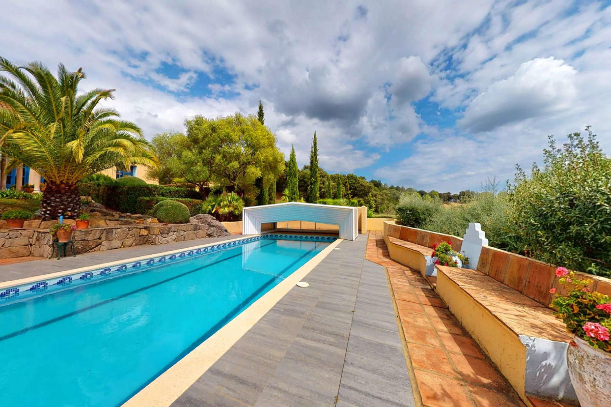 For sale Gaucin - luxury meets tradition in the heart of Southern Spain!   All 100% paperwork in order . Property has DAFO Nestled amidst the captivating landscapes near the picturesque white village of Gaucin, this exquisite Country Estate effortlessly c
