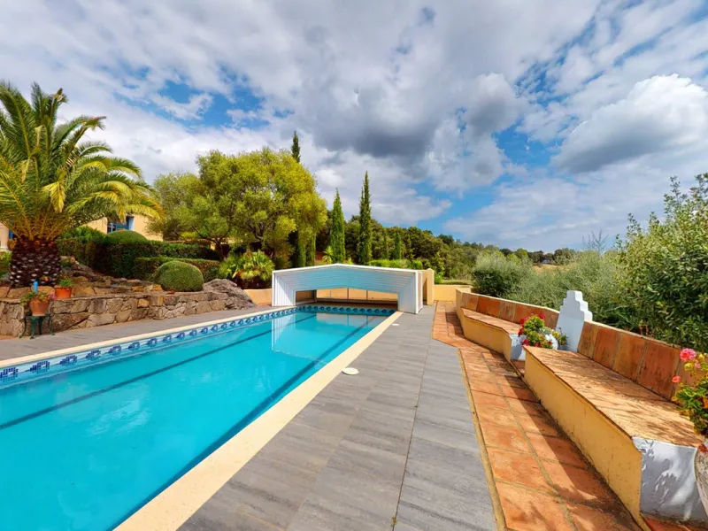 For sale Gaucin - luxury meets tradition in the heart of Southern Spain!   All 100% paperwork in order . Property has DAFO Nestled amidst the captivating landscapes near the picturesque white village of Gaucin, this exquisite Country Estate effortlessly c