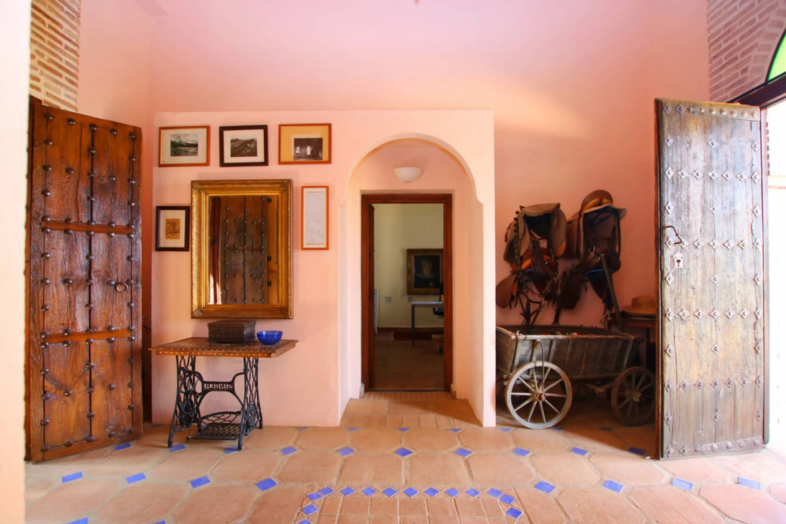 For sale Gaucin - luxury meets tradition in the heart of Southern Spain!   All 100% paperwork in order . Property has DAFO Nestled amidst the captivating landscapes near the picturesque white village of Gaucin, this exquisite Country Estate effortlessly c