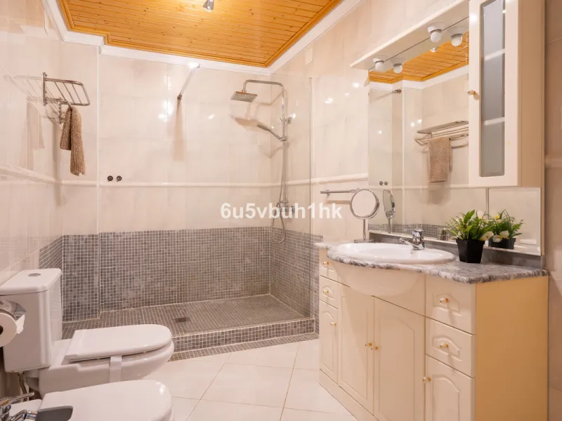 Apartment - Penthouse в продаже в Torrox, Málaga. В доме 3 спален и 2 ванных комнат. Площадь дома 137 м²
