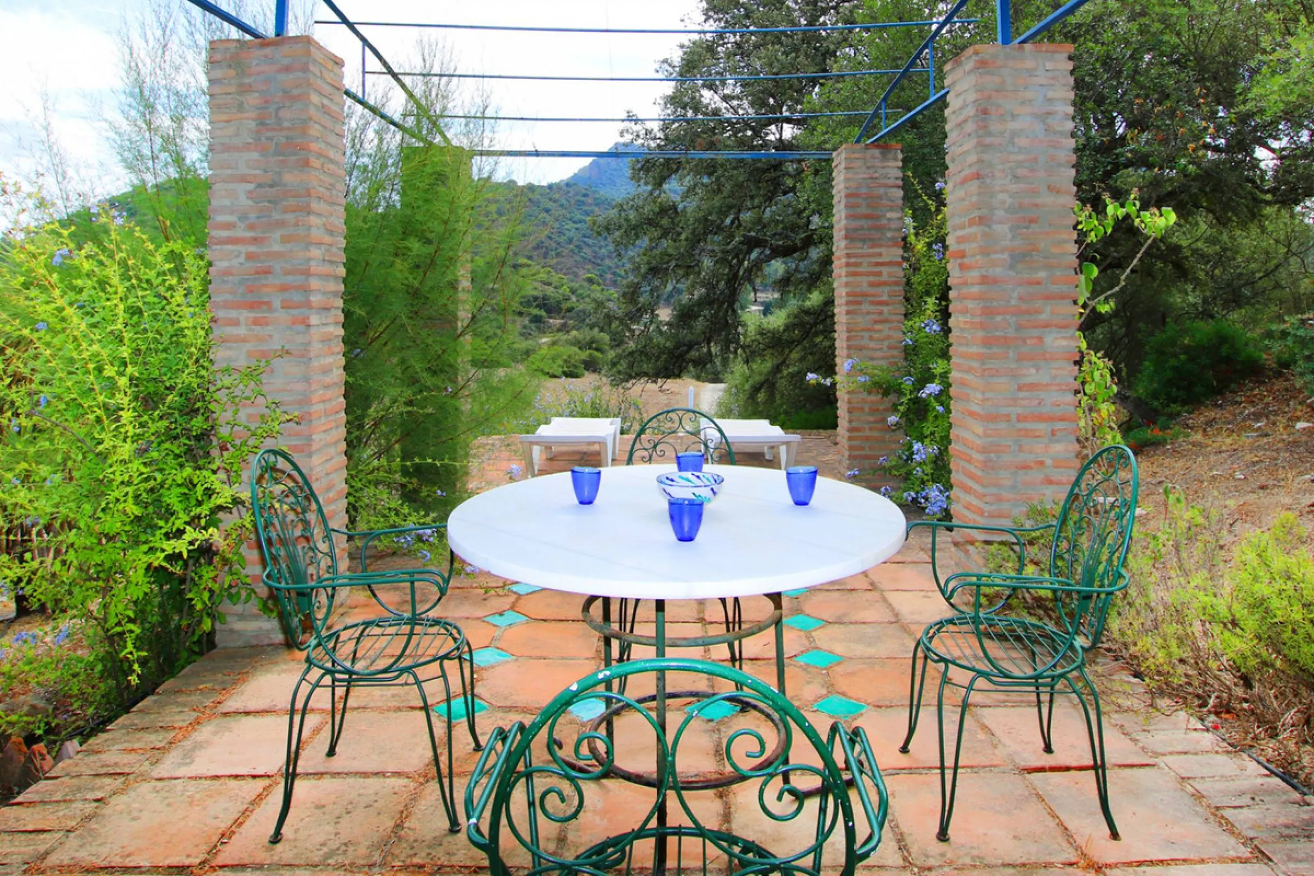 For sale Gaucin - luxury meets tradition in the heart of Southern Spain!   All 100% paperwork in order . Property has DAFO Nestled amidst the captivating landscapes near the picturesque white village of Gaucin, this exquisite Country Estate effortlessly c