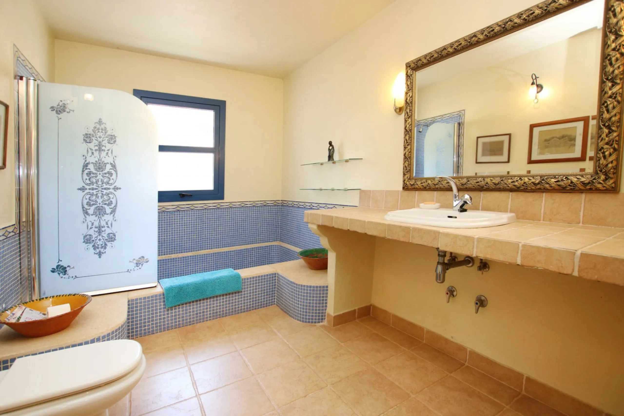 For sale Gaucin - luxury meets tradition in the heart of Southern Spain!   All 100% paperwork in order . Property has DAFO Nestled amidst the captivating landscapes near the picturesque white village of Gaucin, this exquisite Country Estate effortlessly c