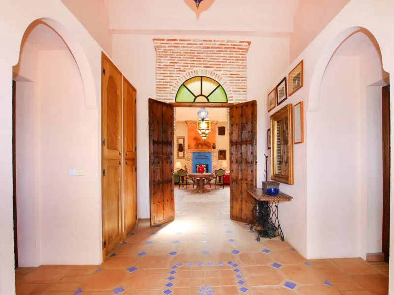 For sale Gaucin - luxury meets tradition in the heart of Southern Spain!   All 100% paperwork in order . Property has DAFO Nestled amidst the captivating landscapes near the picturesque white village of Gaucin, this exquisite Country Estate effortlessly c